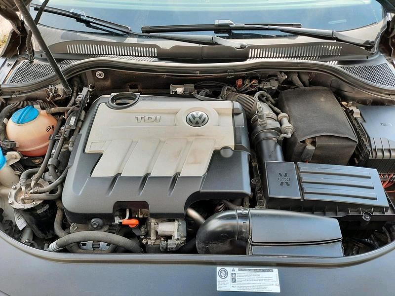 Usata VW Passat 140 CV (102 kW) 2010 Marrone Coupé