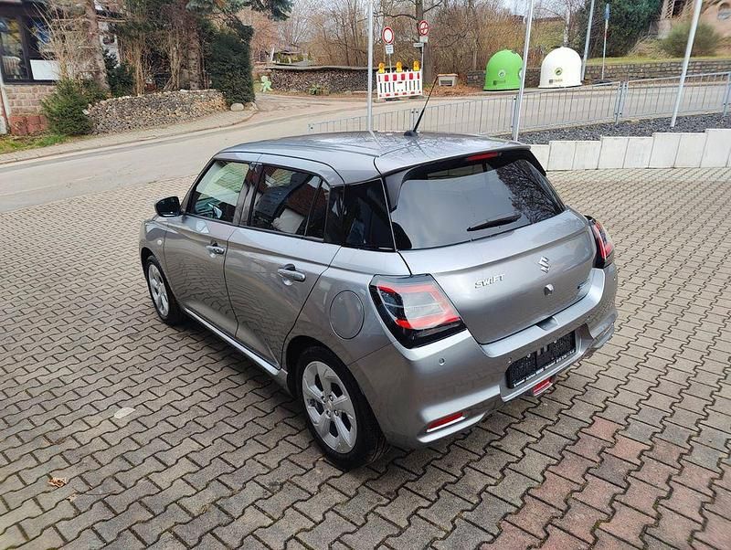 Neu Suzuki Swift Comfort 83 PS (61 kW) 2025 Silber Limousine