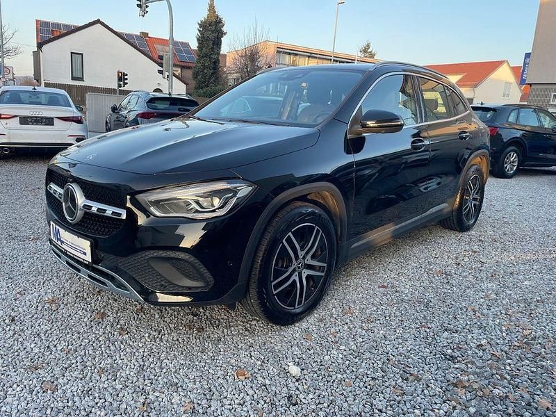Gebraucht Mercedes GLA200 163 PS (119 kW) 2020 Schwarz SUV