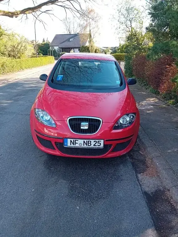 Second-hand Seat Altea Reference 102 CP (75 kW) 2004 Roșu Monovolum