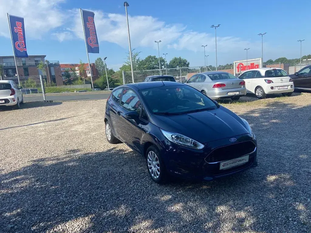 Gebraucht Ford Fiesta Celebration 60 PS (44 kW) 2016 Blau Kleinwagen