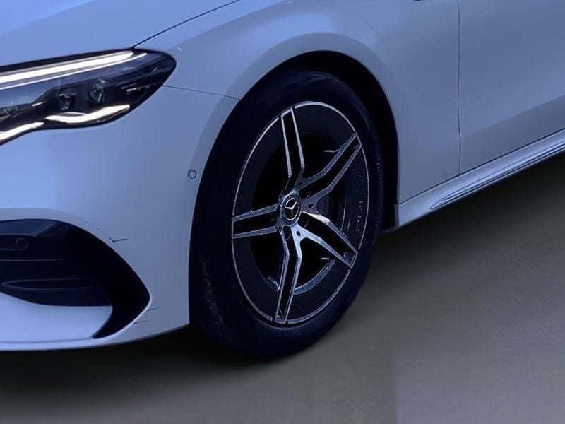 Gebraucht Mercedes E300 AMG 313 PS (230 kW) 2025 Weiß Limousine