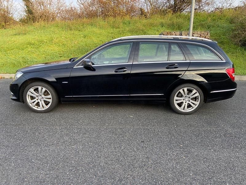 Schwarz Gebraucht 2011 Mercedes C350 Avantgarde Kombi | 8.200 € (Guter Preis) - Bild 1/4