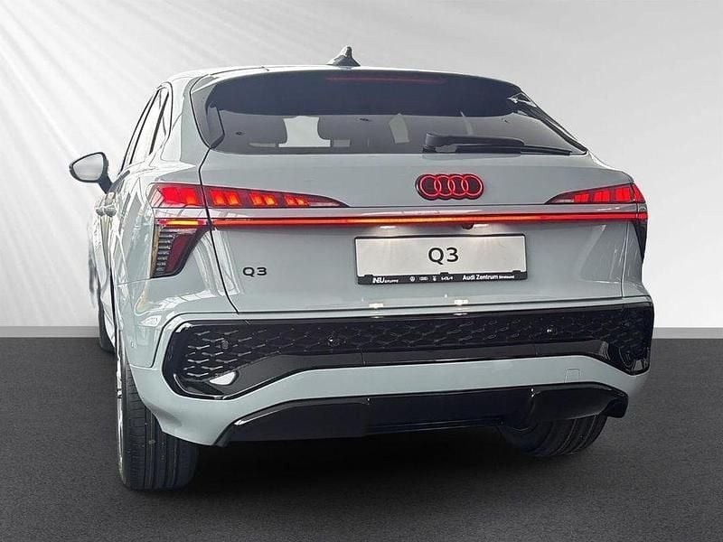 Neu Audi Q3 Sportback Sport 150 PS (110 kW) 2025 Grau SUV