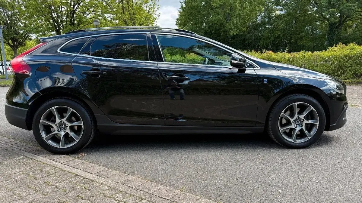 Gebraucht Volvo V40 CC 190 PS (139 kW) 2015 Schwarz Kombi