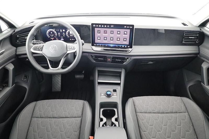 Neu VW Tiguan Life 150 PS (110 kW) 2025 Nightshade blue metallic SUV