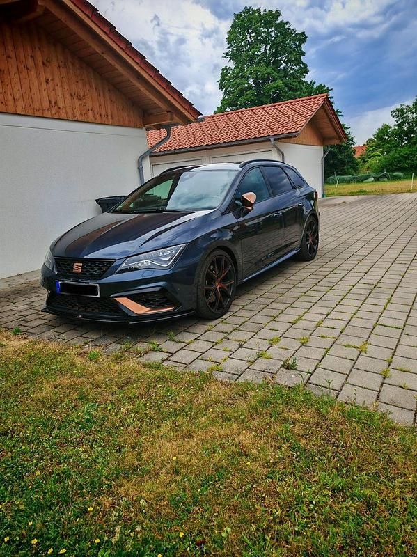 Gebraucht Seat Leon 4Drive 370 PS (272 kW) 2020 Grau Kombi