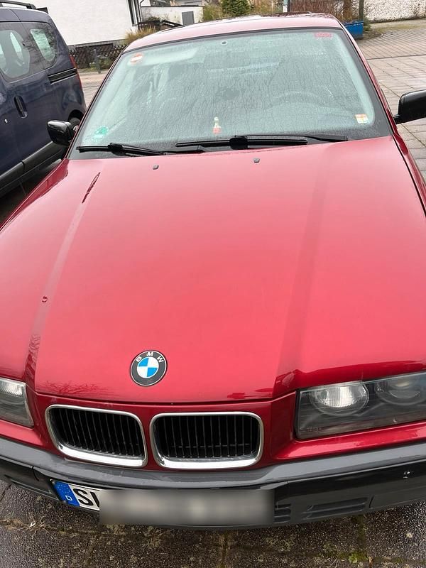 Gebraucht BMW 316 99 PS (72 kW) 1991 Rot Limousine
