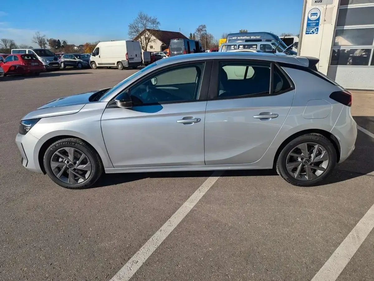 Nowe Opel Corsa Edition 101 KM (74 kW) 2025 Srebrny Sedan/Limuzyna