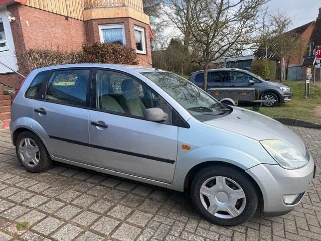 Usata Ford Fiesta Ghia 80 CV (58 kW) 2002 Grigio Utilitaria