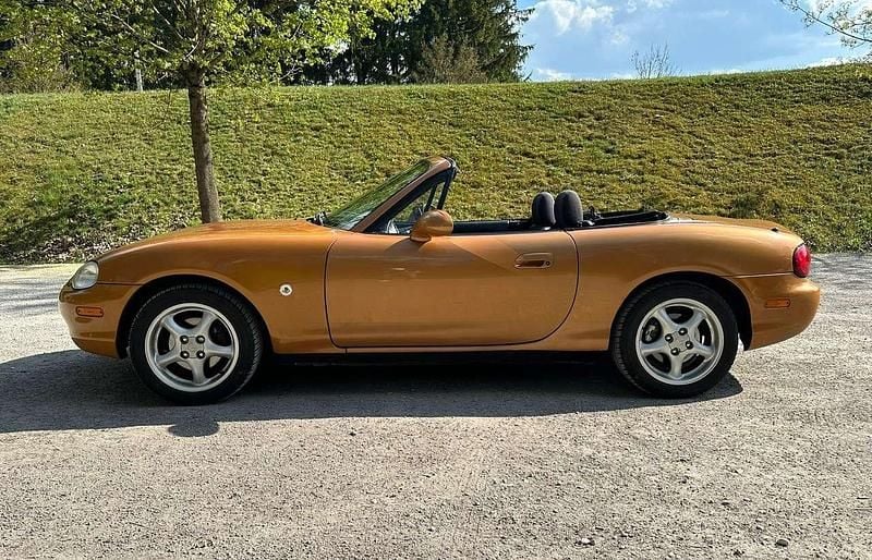 Second-hand Mazda MX5 110 CP (80 kW) 1998 Portocaliu Cabrio