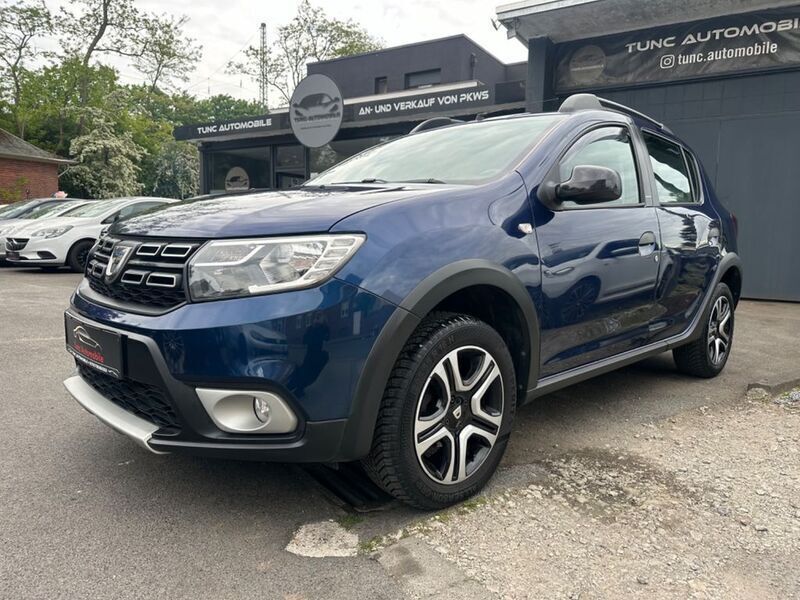 Blau Gebraucht 2018 Dacia Sandero Celebration Kleinwagen | 8.500 € (Fairer Preis) - Bild 1/4