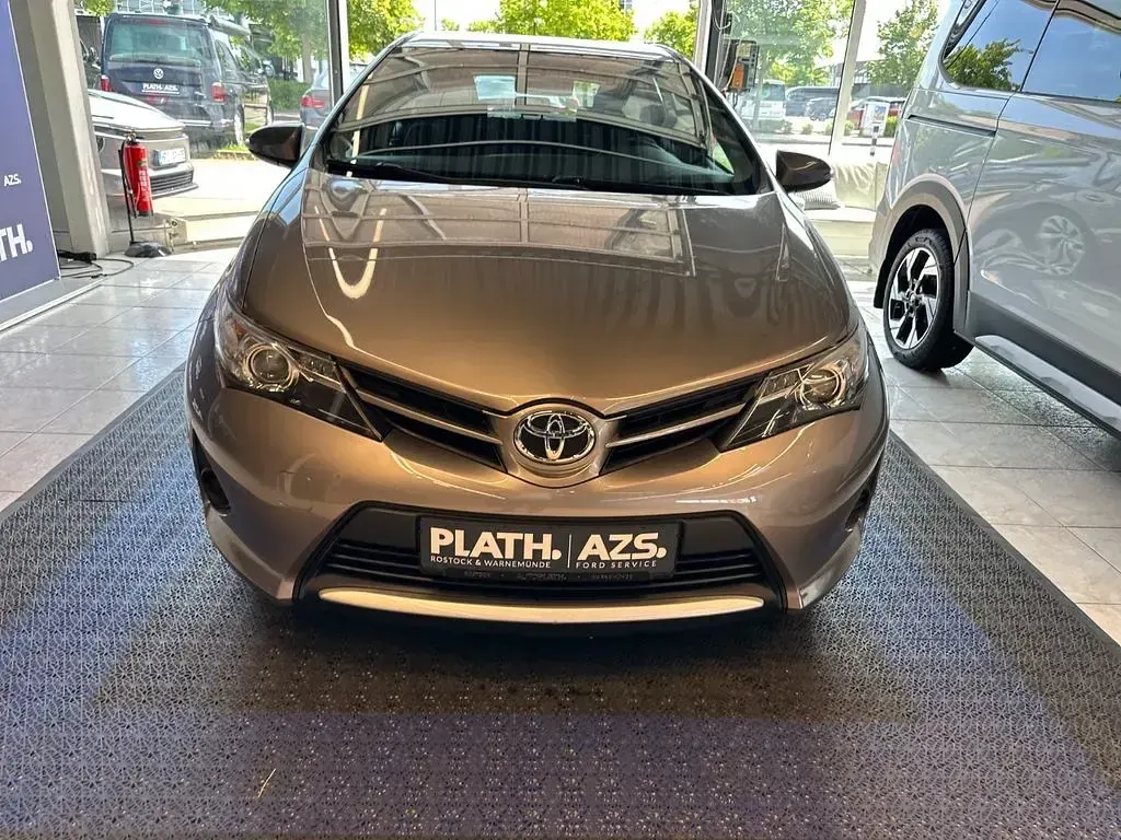 Gebraucht Toyota Auris Cool 99 PS (72 kW) 2012 Beige Kleinwagen