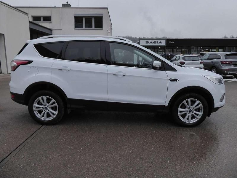 Gebraucht Ford Kuga Trend 150 PS (110 kW) 2018 Frozen white SUV
