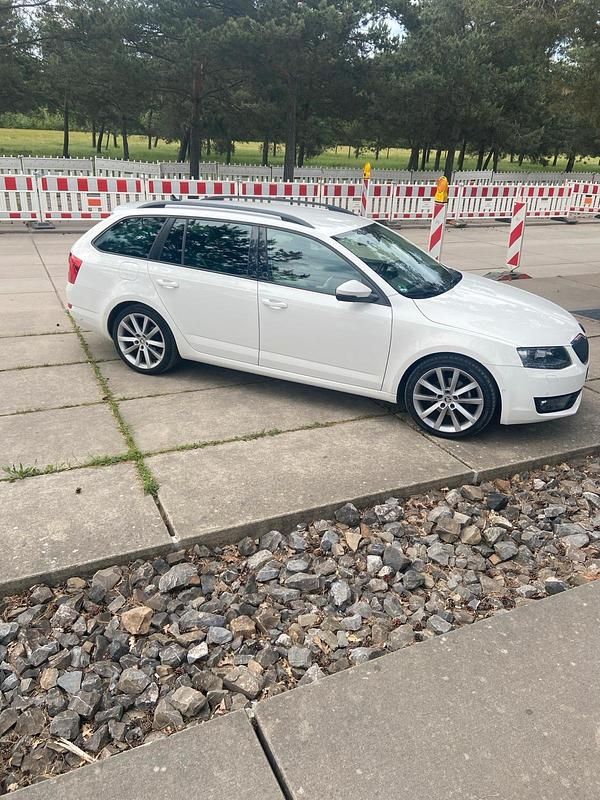 Gebraucht Skoda Octavia Elegance 110 PS (80 kW) 2014 Weiß Kleinwagen