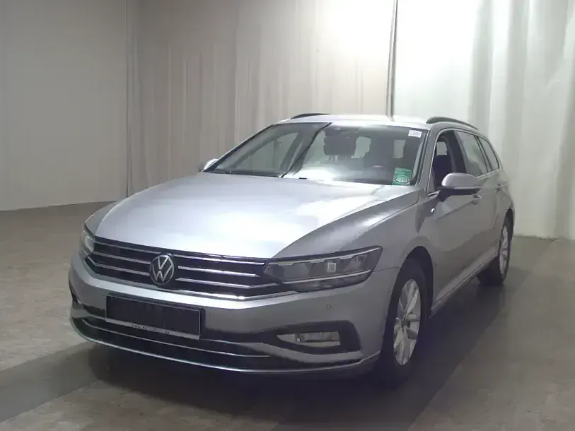 Gebraucht VW Passat Business 150 PS (110 kW) 2023 Silber Kombi