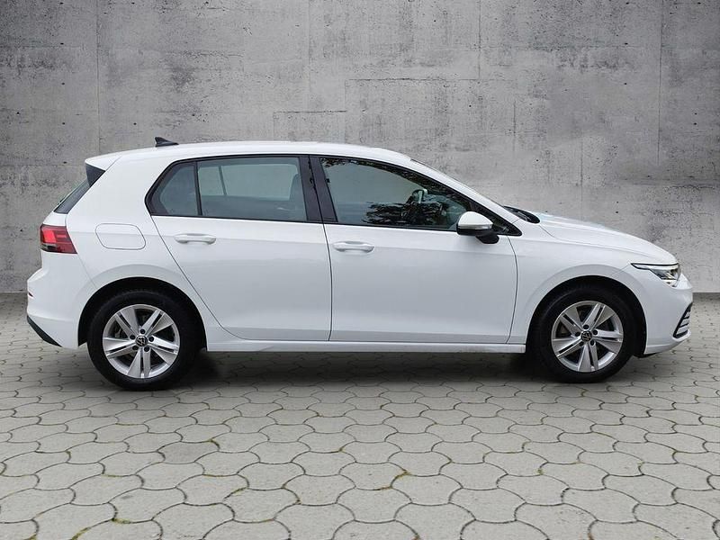 Gebraucht VW Golf VIII S 131 PS (96 kW) 2022 Weiß Limousine