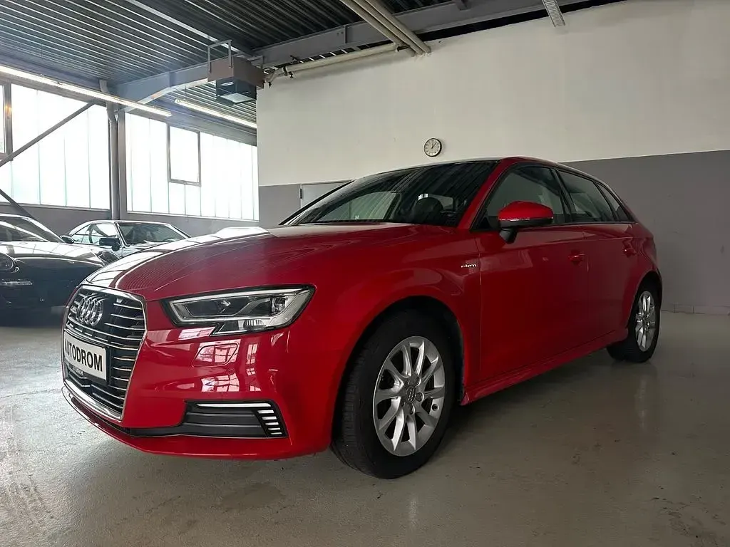 Gebraucht Audi A3 Sport 204 PS (150 kW) 2017 Rot Limousine