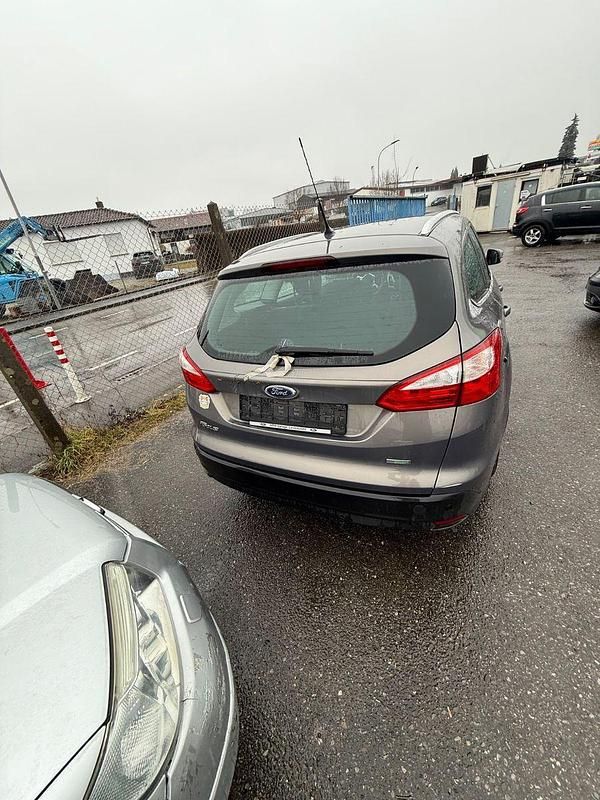 Gebraucht Ford Focus Titanium 125 PS (91 kW) 2014 Braun Kombi