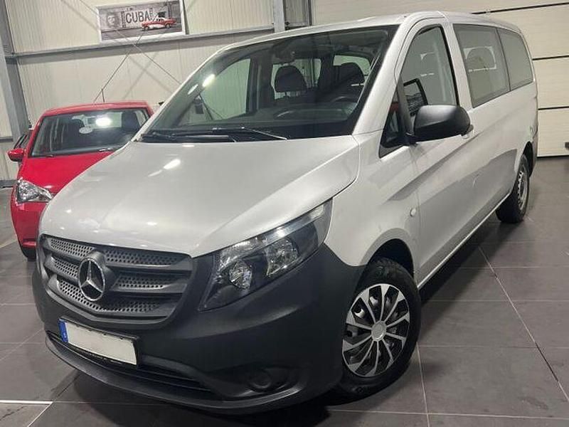 Brillantsilber metallic Gebraucht 2020 Mercedes Vito Van / Kleinbus | 21.995 € (Etwas zu teuer) - Bild 1/4