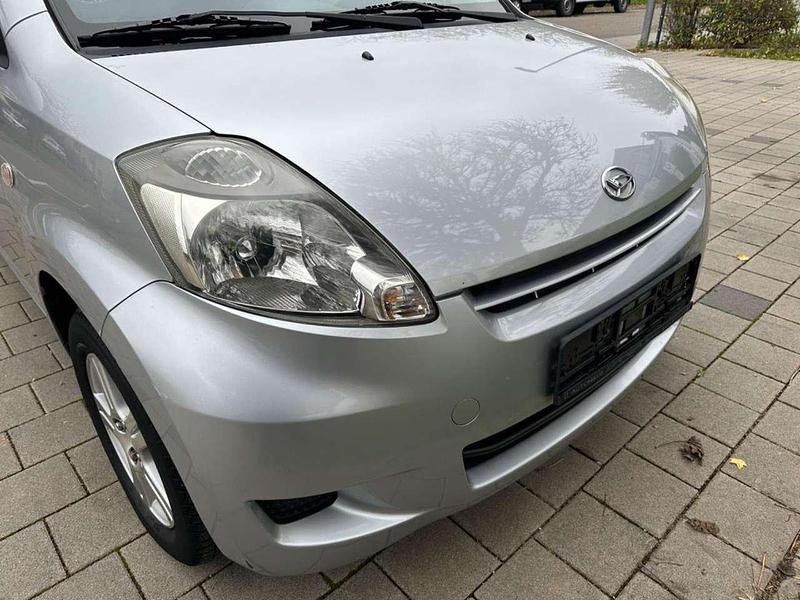 Silber Gebraucht 2011 Daihatsu Sirion Kleinwagen | 2.800 € (Superpreis) - Bild 1/4