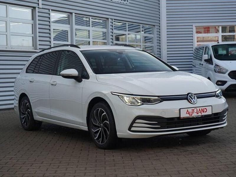 Gebraucht VW Golf VIII Life 150 PS (110 kW) 2023 Pure white Kombi