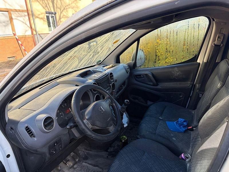 Gebraucht Peugeot Partner 90 PS (66 kW) 2010 Weiß Van / Kleinbus