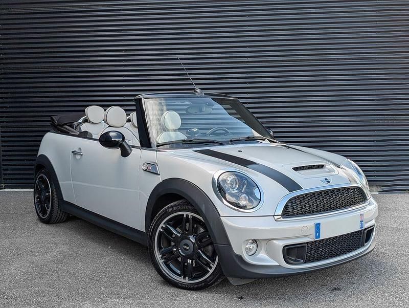 Silber Gebraucht 2014 Mini Cooper S Kleinwagen | 17.900 € - Bild 1/4