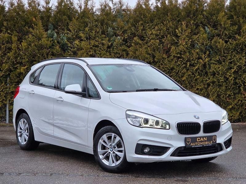Weiß Gebraucht 2017 BMW 218 Advantage Kombi | 8.690 € (Guter Preis) - Bild 1/4