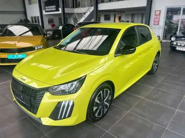 Gelb Gebraucht 2024 Peugeot 208 Active Kleinwagen | 16.401 € (Fairer Preis) - Bild 1/3