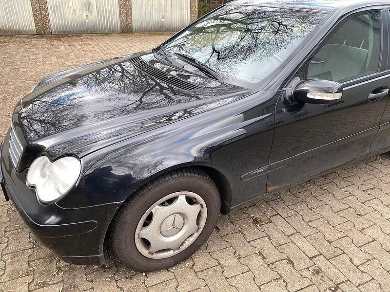 Gebraucht Mercedes C180 129 PS (94 kW) 2001 Schwarz Limousine