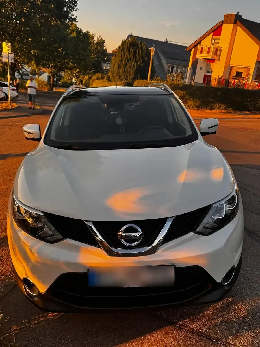 Gebraucht Nissan Qashqai 163 PS (119 kW) 2017 Weiß SUV