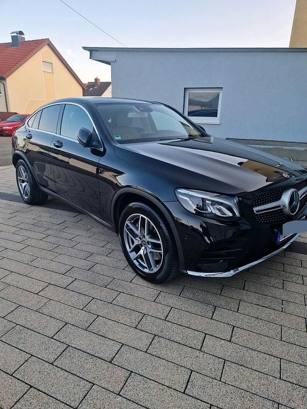 Schwarz Gebraucht 2017 Mercedes GLC250 AMG line Coupé | 27.550 € (Guter Preis) - Bild 1/4