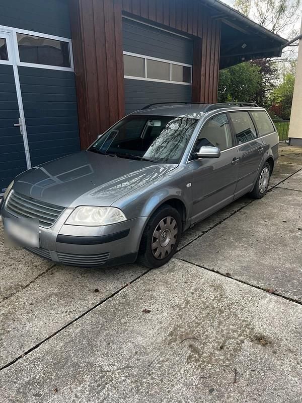 Second-hand VW Passat 101 CP (74 kW) 2001 Gri Break