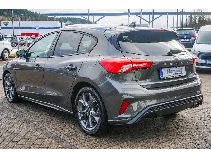 Gebraucht Ford Focus 125 PS (91 kW) 2021 Magneticgrau (metallic) (metallic) Limousine