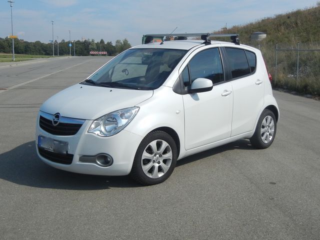 Weiß metallic Gebraucht 2010 Opel Agila Edition Kombi | 8.900 € - Bild 1/4