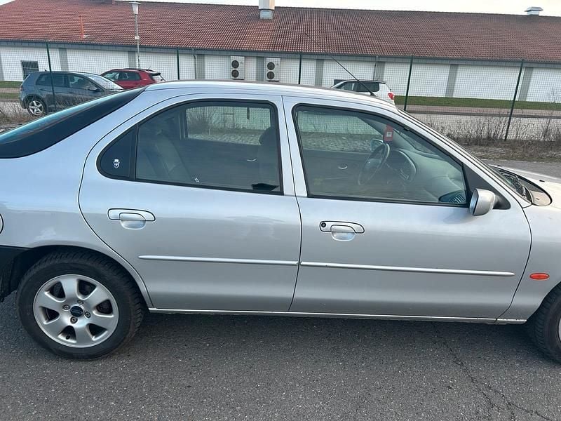 Gebraucht Ford Mondeo 130 PS (95 kW) 1999 Grau Limousine