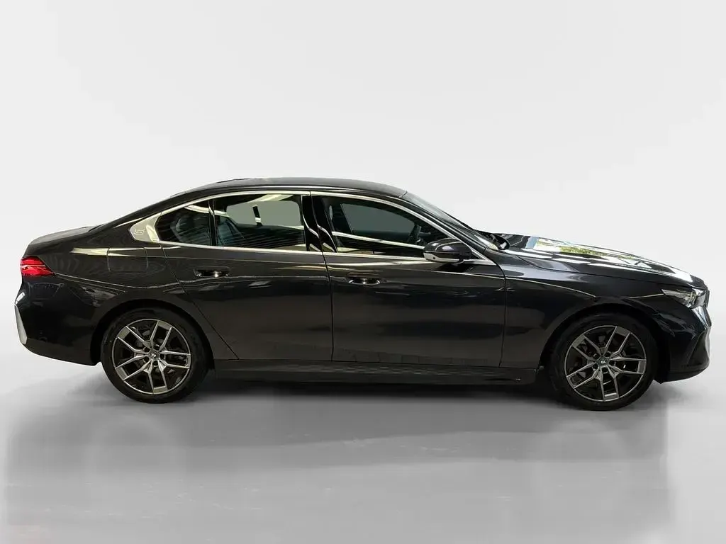 Gebraucht BMW 530e Sport Line 299 PS (219 kW) 2024 Grau Limousine