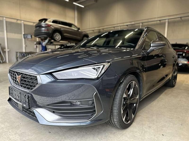 Grau (metallic) Gebraucht 2024 Cupra Leon Limousine | 25.900 € (Guter Preis) - Bild 1/4
