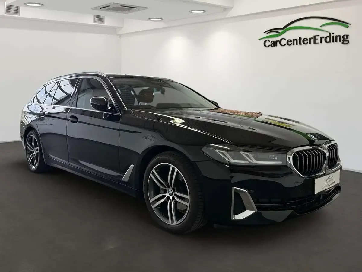 Gebraucht BMW 520 190 PS (139 kW) 2021 Schwarz ii/bonnet fluid black Kombi