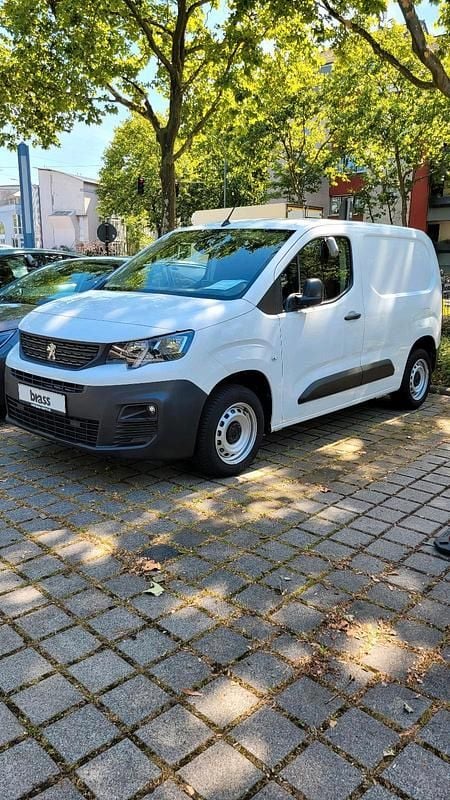 Weiß Gebraucht 2021 Peugeot Partner Van / Kleinbus | 13.500 € (Guter Preis) - Bild 1/4
