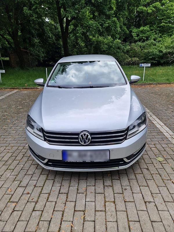 Gebraucht VW Passat 160 PS (117 kW) 2011 Grau Limousine