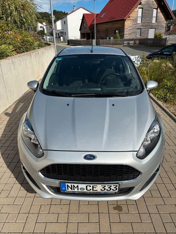 Silber Gebraucht 2017 Ford Fiesta Trend Kleinwagen | 6.550 € (Guter Preis) - Bild 1/4