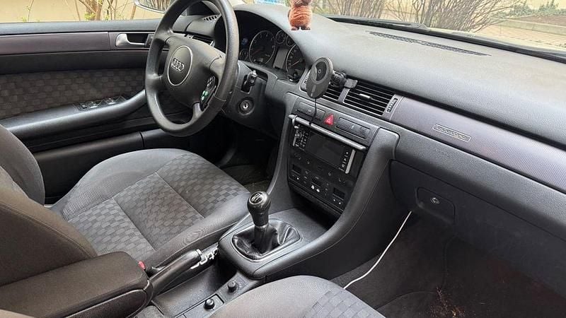 Second-hand Audi A6 175 CP (128 kW) 2003 Argintiu Berlinǎ