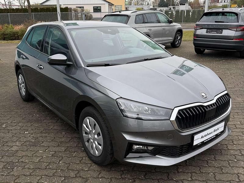 Neu Skoda Fabia Essence 80 PS (58 kW) 2026 Graphitegrau metallic Kleinwagen