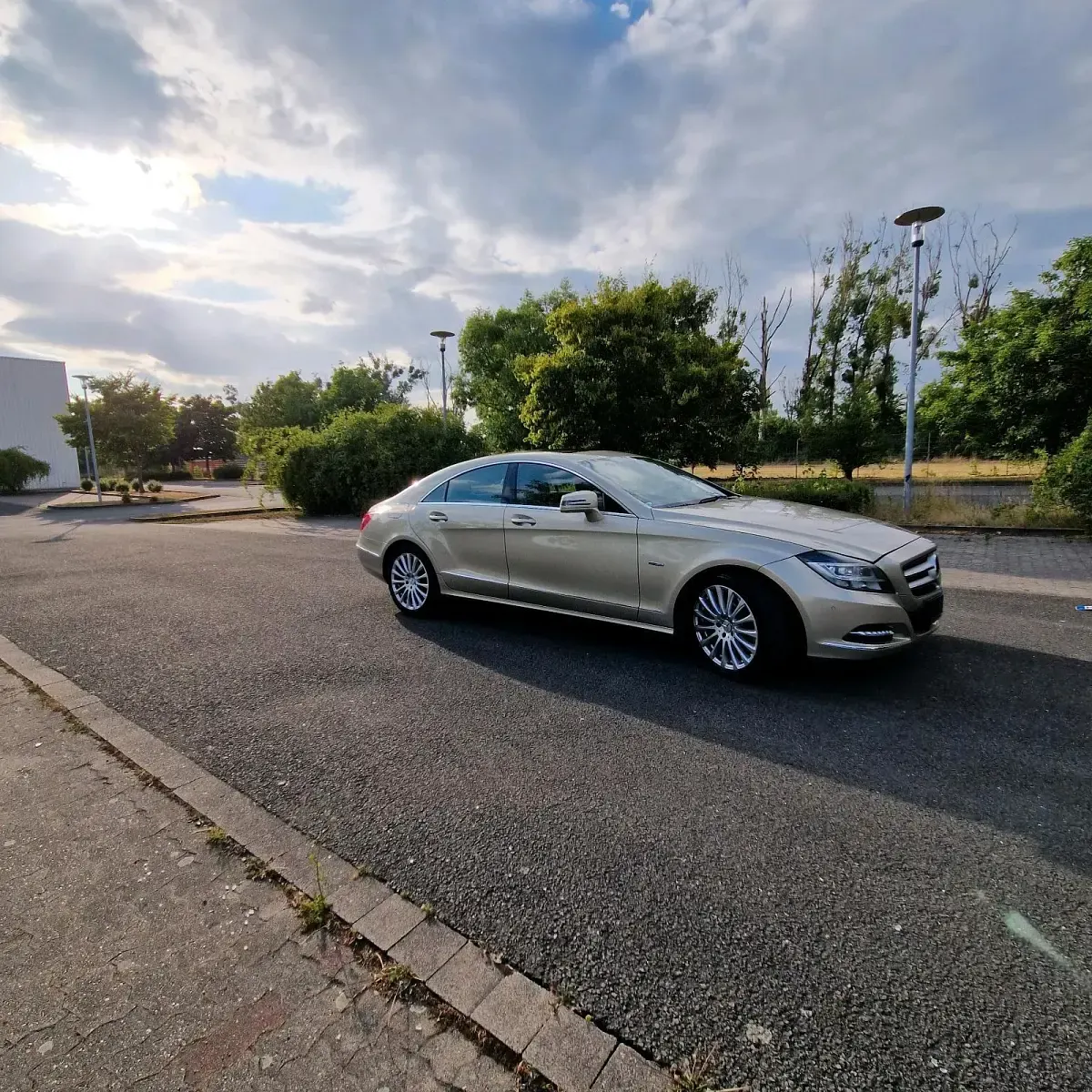 Gebraucht Mercedes CLS350 265 PS (194 kW) 2011 Gold Coupé