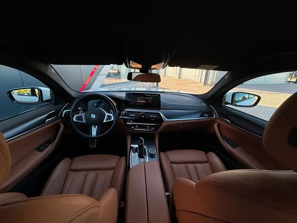 Gebraucht BMW 520 M Sport 190 PS (139 kW) 2022 Weiß Limousine