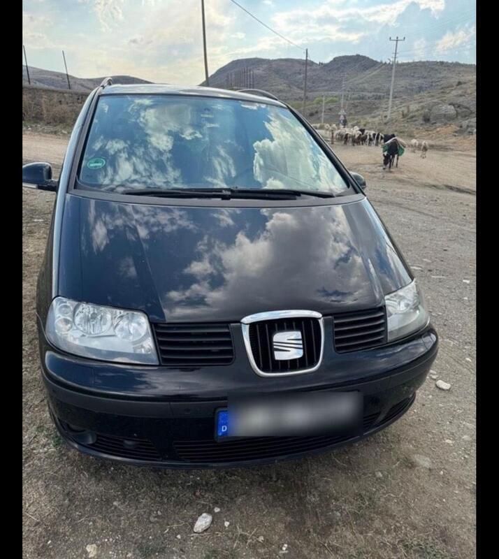 Schwarz Gebraucht 2009 Seat Alhambra Van / Kleinbus | 4.100 € (Etwas zu teuer) - Bild 1/4