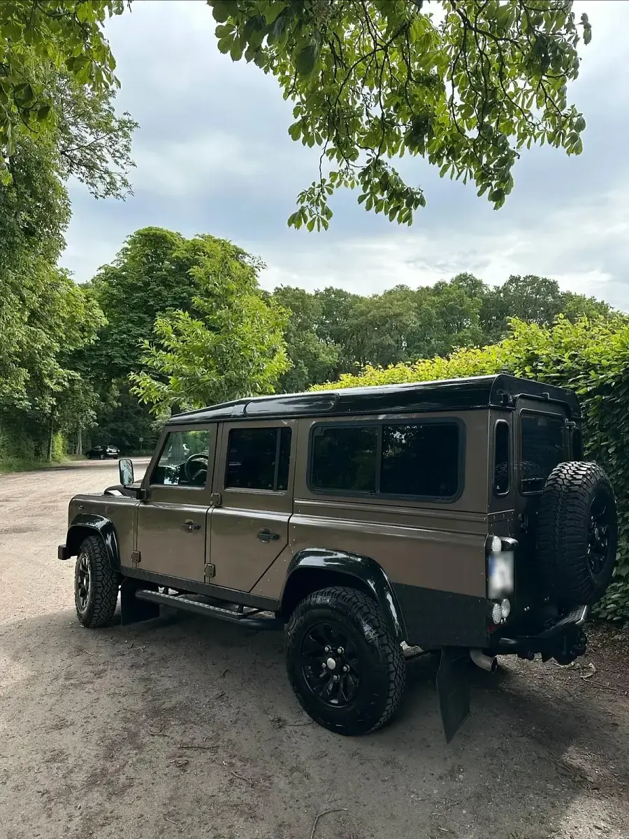 Gebraucht Land Rover Defender 122 PS (89 kW) 2011 Braun SUV
