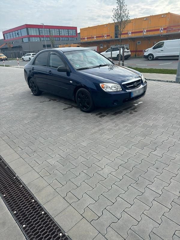 Usado Kia Cerato 105 CV (77 kW) 2006 Azul Berlina